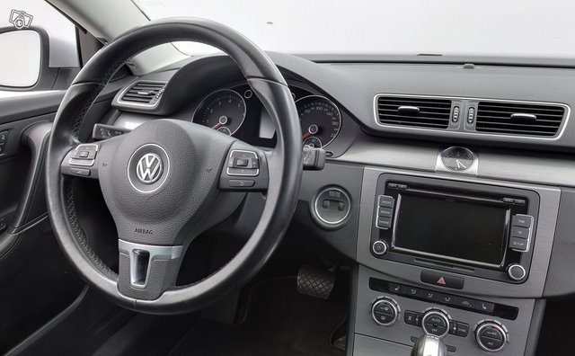 Volkswagen Passat 9