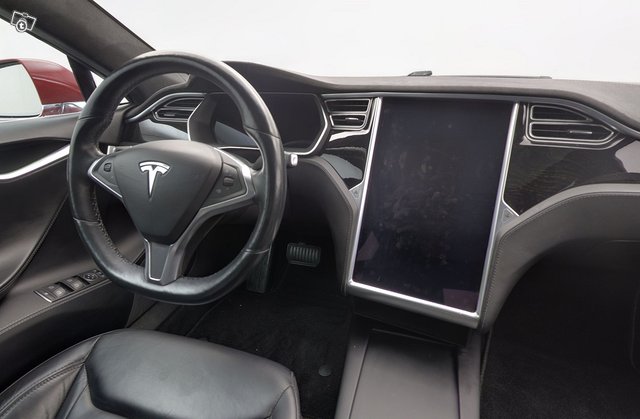 Tesla Model S 9