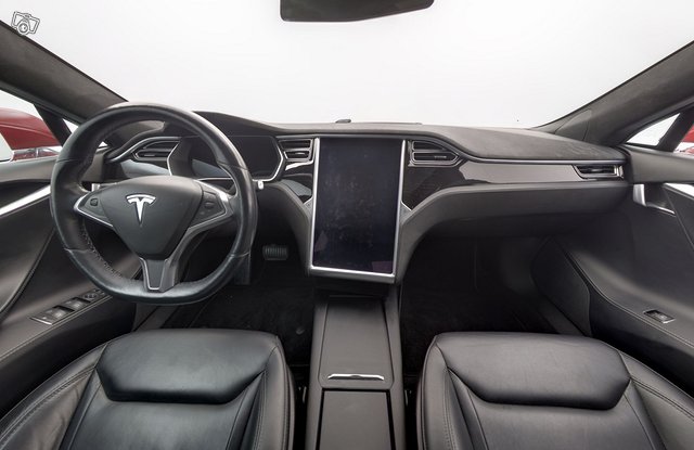 Tesla Model S 11