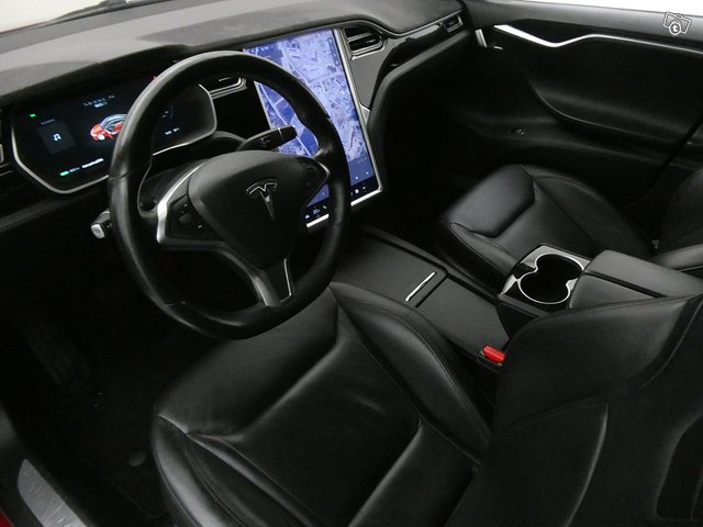 Tesla Model S 13