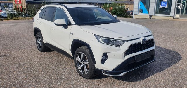 Toyota RAV4 Plug-In 8