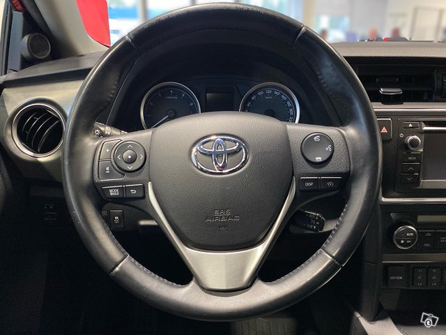 Toyota Auris 12