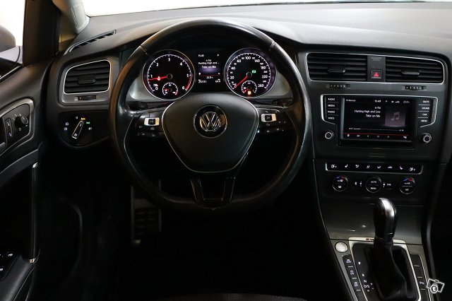 Volkswagen Golf 17