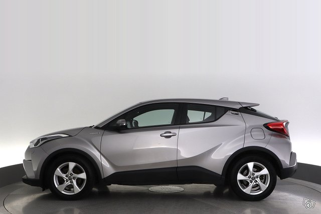 Toyota C-HR 2