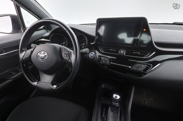 Toyota C-HR 11