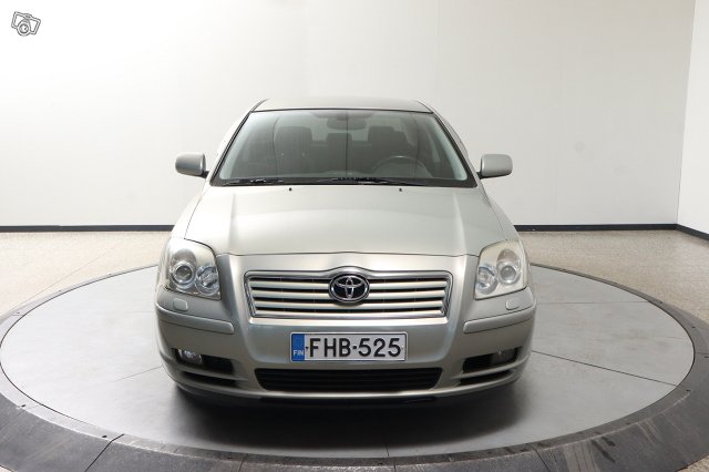 Toyota Avensis 2