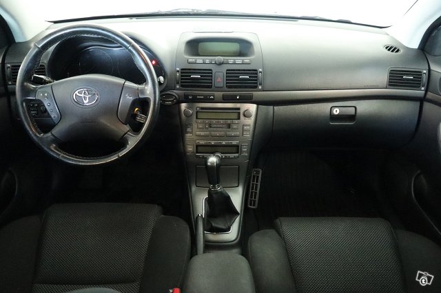 Toyota Avensis 9