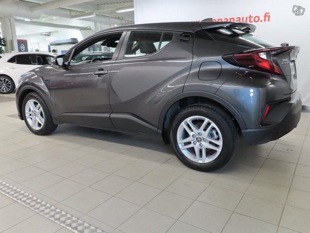 Toyota C-HR 4