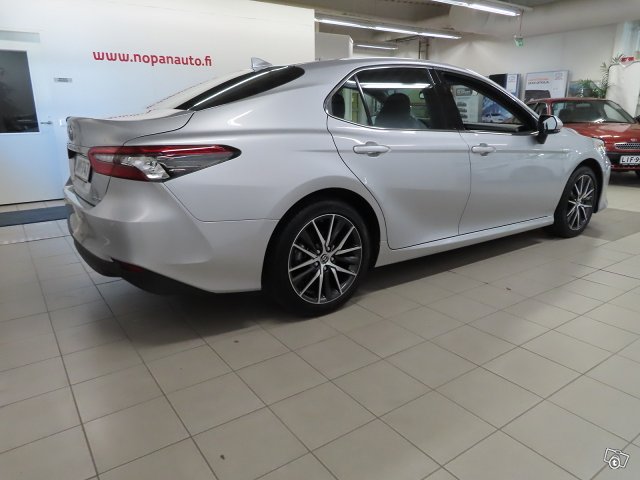 Toyota Camry 5