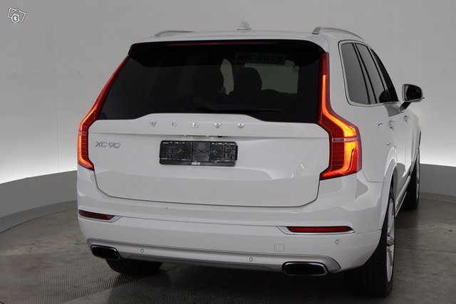 Volvo XC90 10