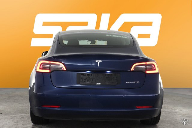 Tesla Model 3 7