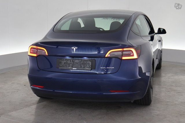 Tesla Model 3 10