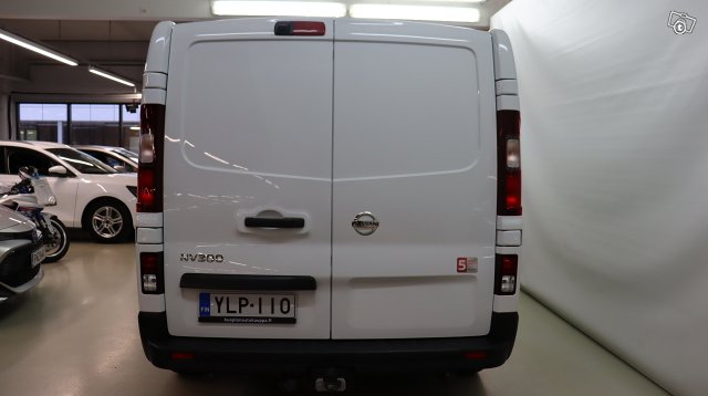 Nissan NV300 4