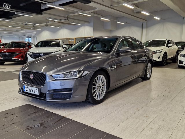 JAGUAR XE