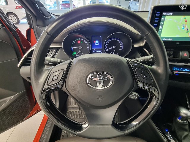 TOYOTA C-HR 19