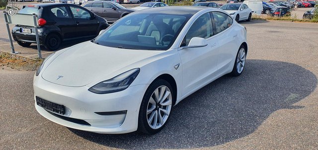 Tesla Model 3 1