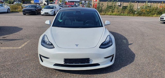 Tesla Model 3 2