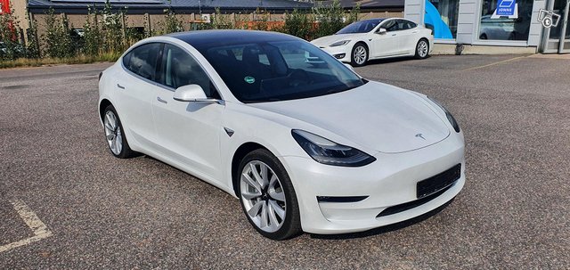 Tesla Model 3 9