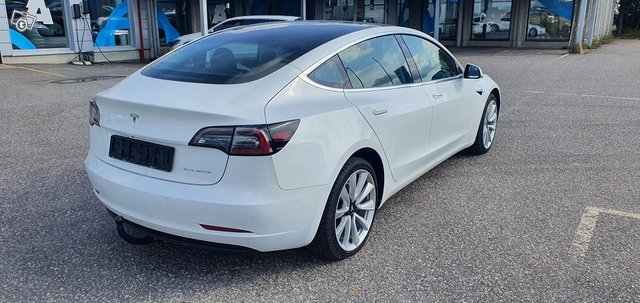 Tesla Model 3 11