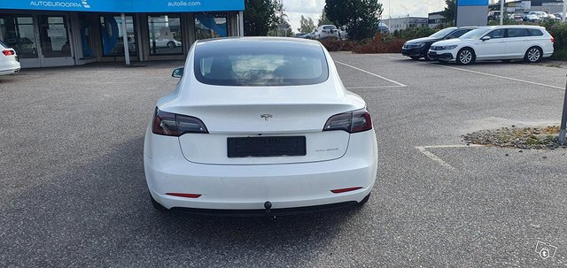 Tesla Model 3 12