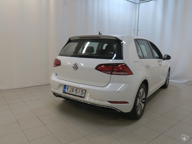 VOLKSWAGEN Golf 8