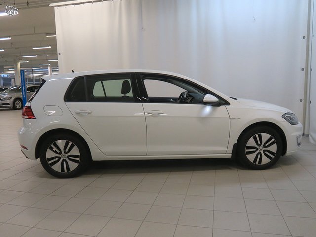 VOLKSWAGEN Golf 11