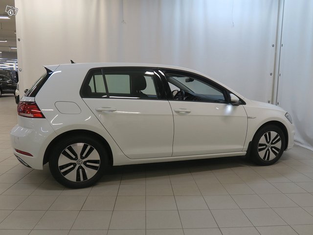 VOLKSWAGEN Golf 12