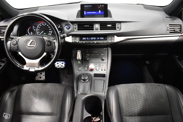 Lexus CT 13