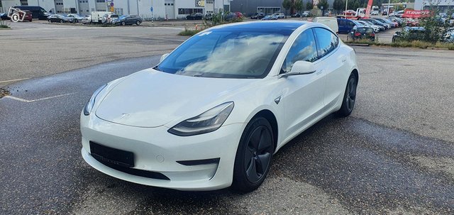 Tesla Model 3 1