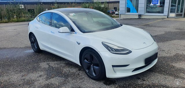 Tesla Model 3 9