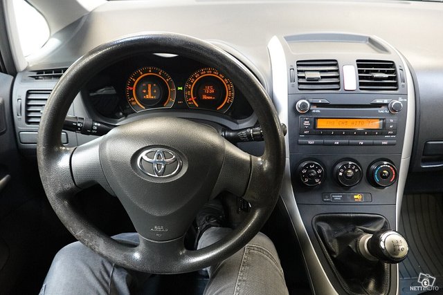 Toyota Auris 15