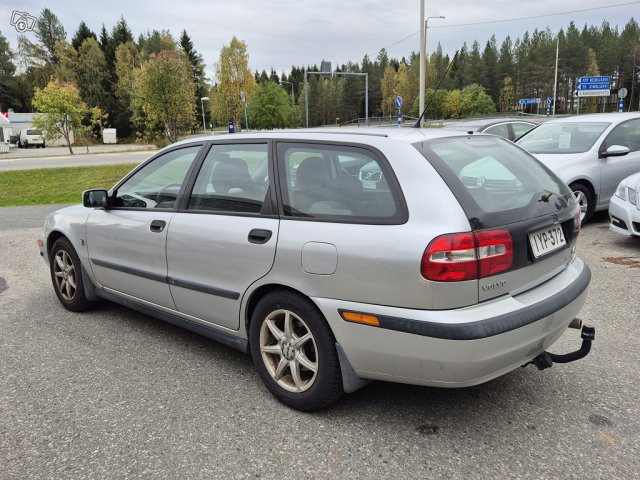 Volvo V40 4