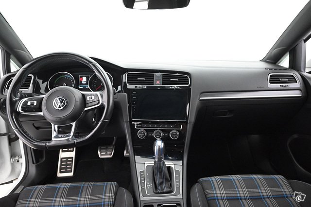 Volkswagen Golf 8