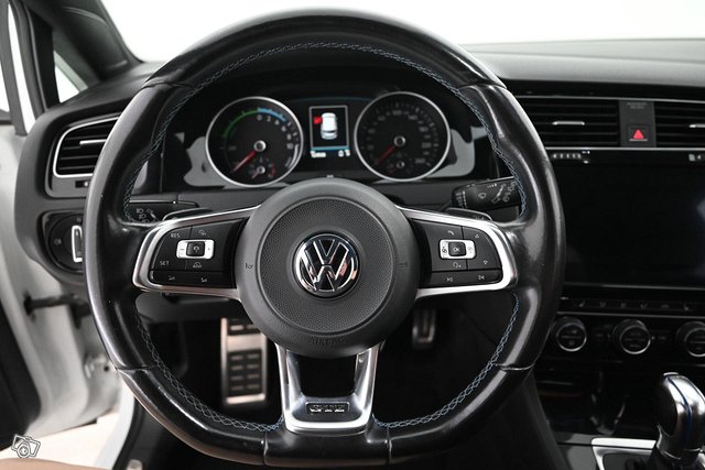 Volkswagen Golf 9