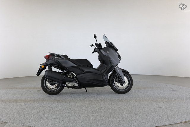 YAMAHA X-Max 8