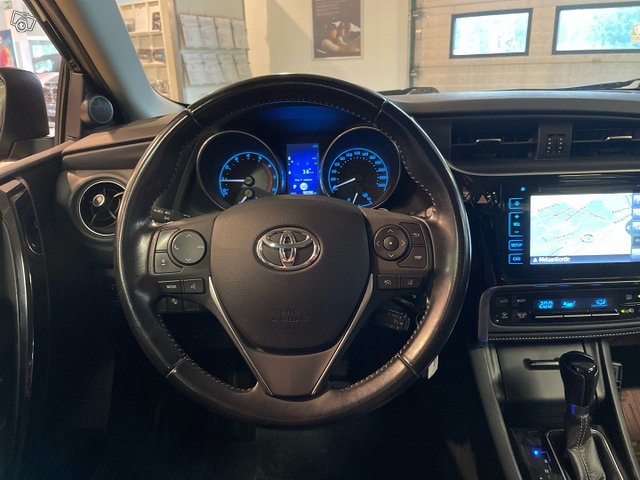 Toyota Auris 11