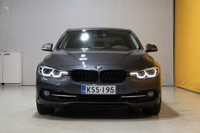 BMW 330 8