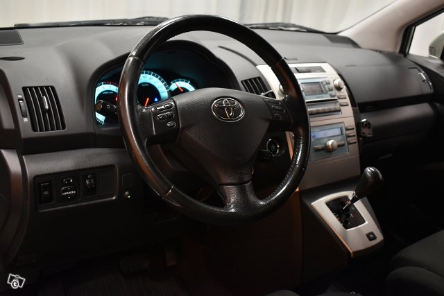 Toyota Corolla Verso 12