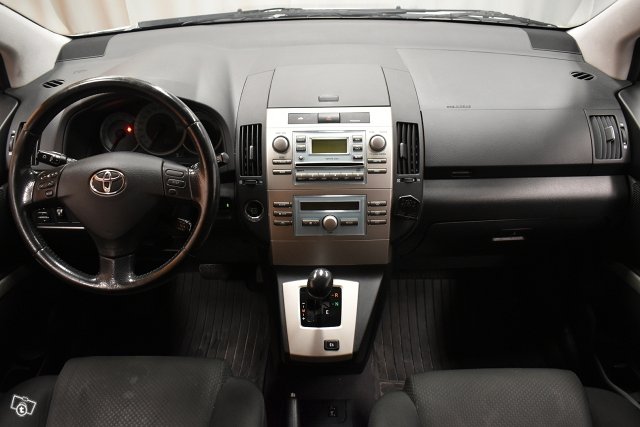 Toyota Corolla Verso 13