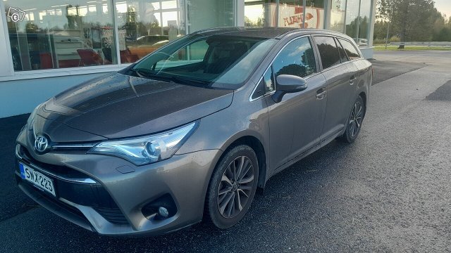 Toyota AVENSIS 1