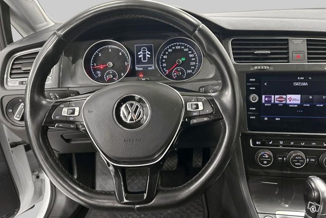 Volkswagen Golf 16