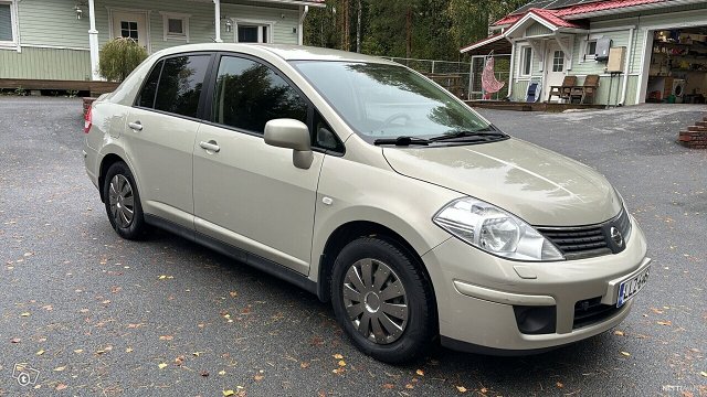 Nissan Tiida 6