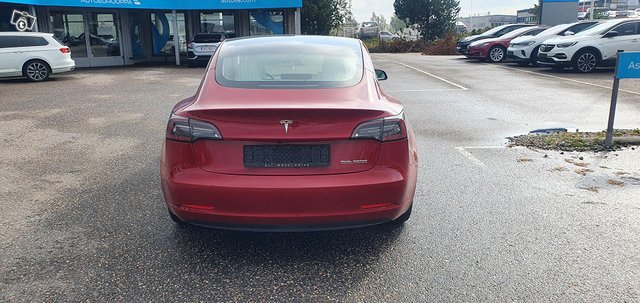 Tesla Model 3 6