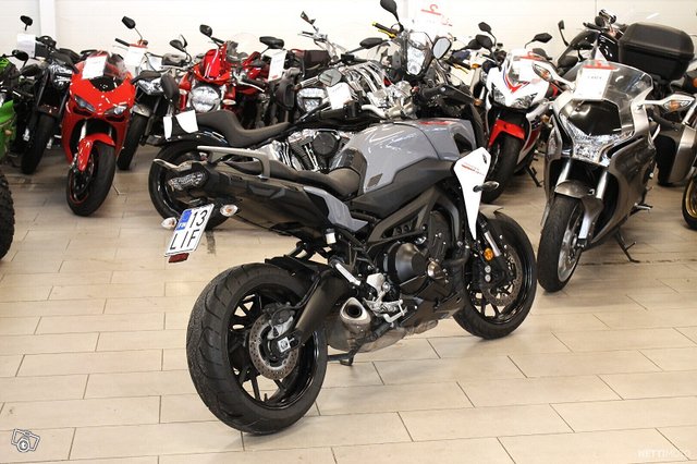 Yamaha MT-09 16