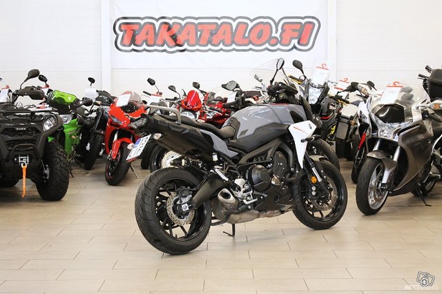 Yamaha MT-09 17