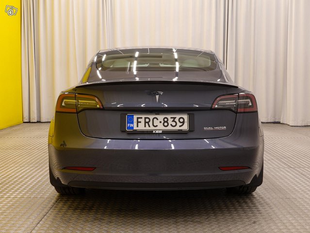 Tesla Model 3 19