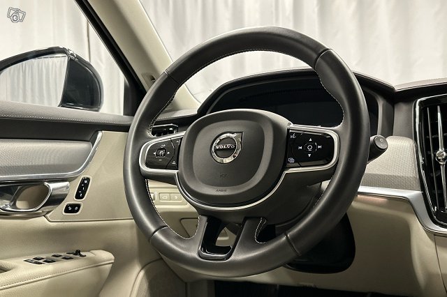 Volvo V90 8