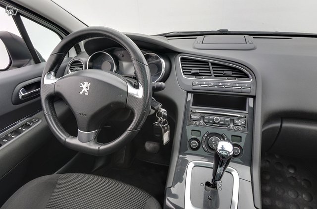 Peugeot 5008 9