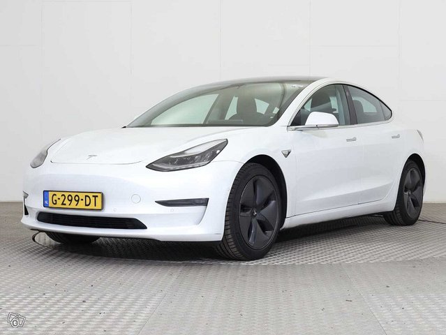 Tesla Model 3 2