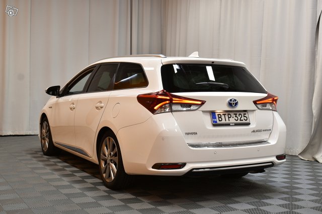 Toyota Auris 5